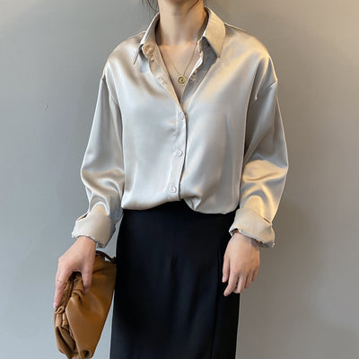 Briana - Elegante blusa de seda satinada con botonadura para mujer