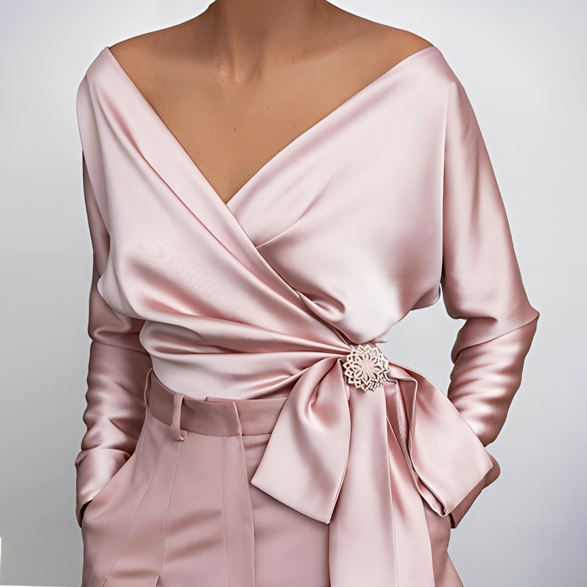 Evalyn - Elegante Blusa de Seda para Mujeres