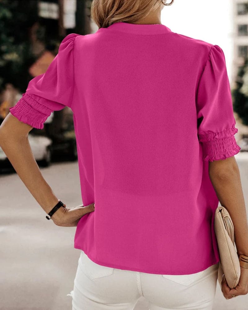 Sophia – Blusa con Cuello en V y Mangas Cortas