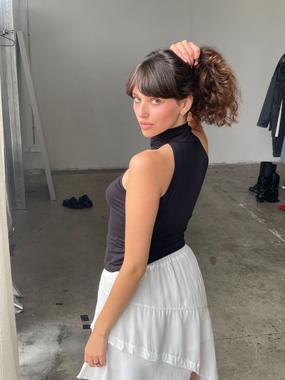 Nina - Top sin mangas con detalle de pañuelo negro