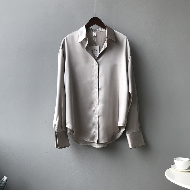 Briana - Elegante blusa de seda satinada con botonadura para mujer
