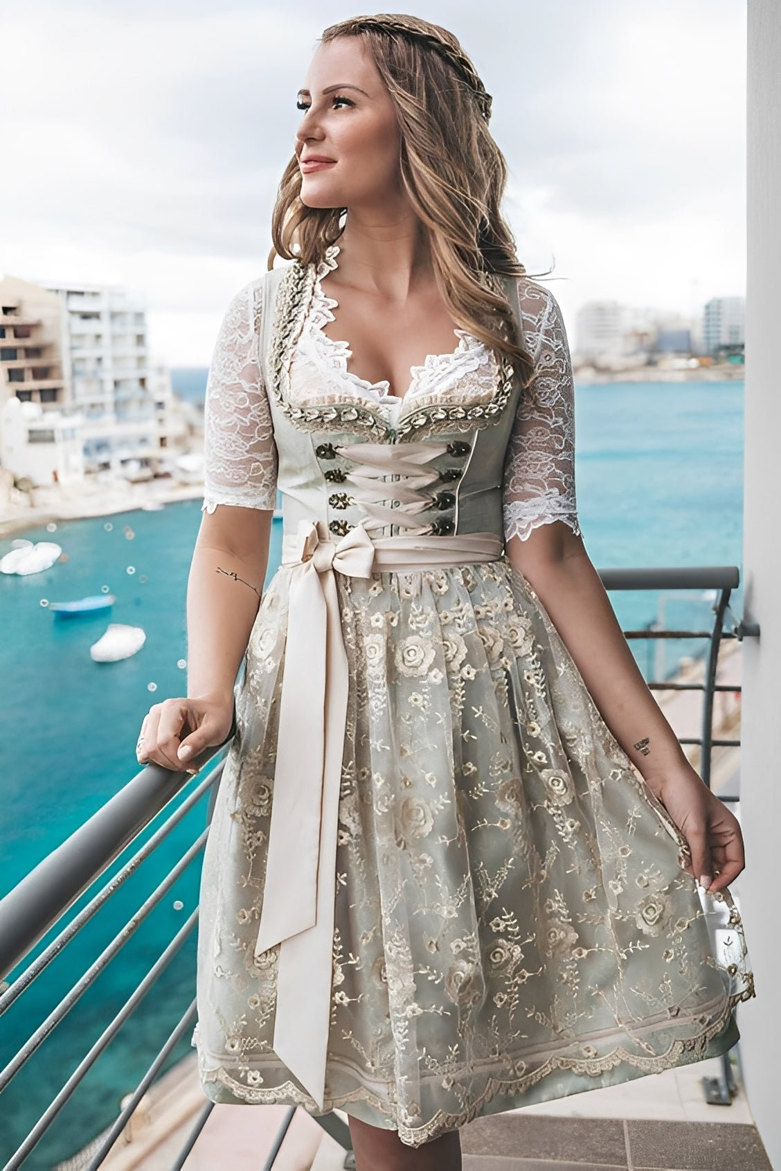 Maliny – Traje femenino único con delantal y blusa