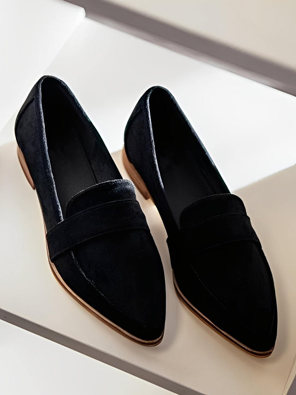 Christal - Elegantes mocasines de gamuza con punta para mujeres