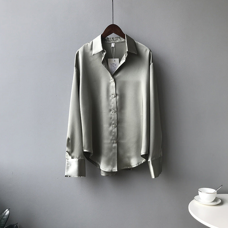 Briana - Elegante blusa de seda satinada con botonadura para mujer
