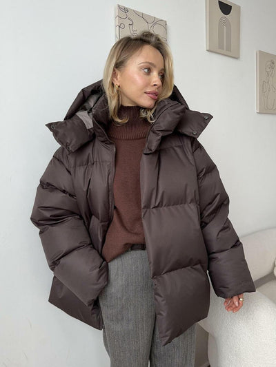 Nikole - Corta chaqueta acolchada con capucha para mujer