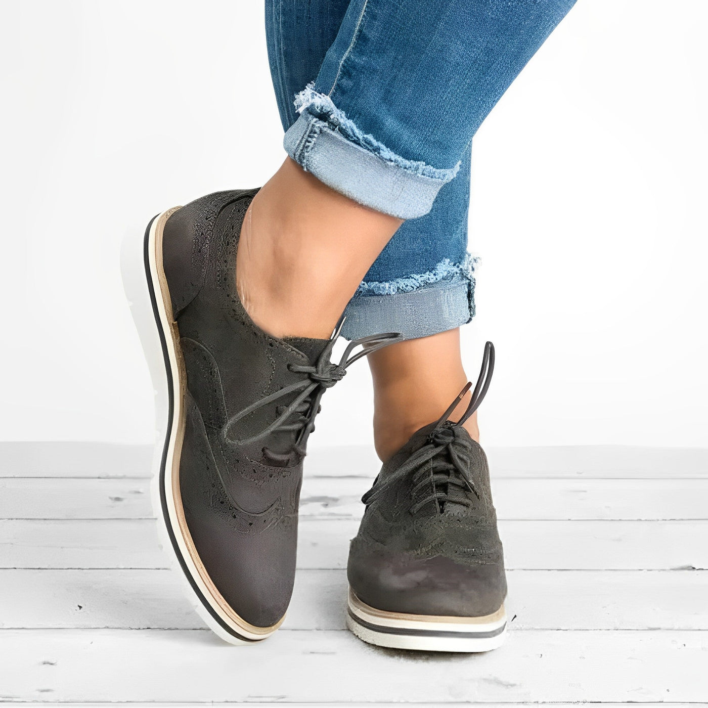 Tyrrell - Zapatos Oxford elegantes con cordones y detalles calados