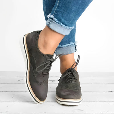 Tyrrell - Zapatos Oxford elegantes con cordones y detalles calados