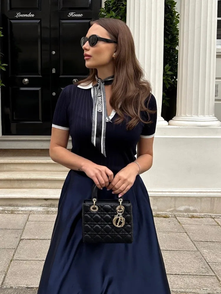 Laura - Elegante polo de punto con cuello en slim fit