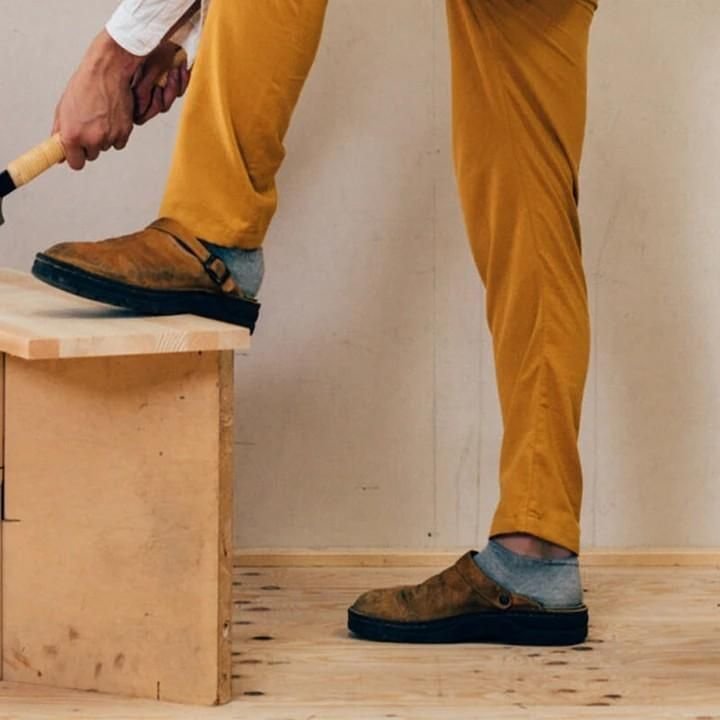 Yani - Pantuflas ortopédicas de piel para hombre color marrón con acolchado en el talón