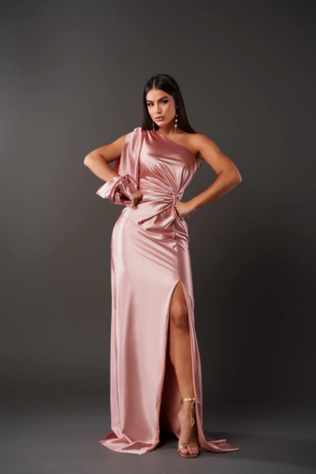 Fely - Vestido Satinado de Un Solo Hombro Radiante