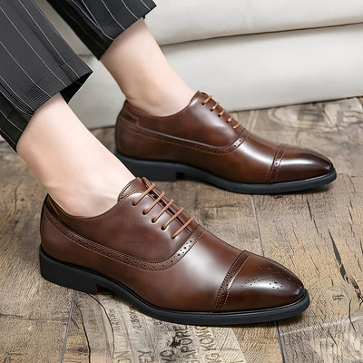 Fulton - Modernos formales zapatos de cuero con detalles brogue para hombres