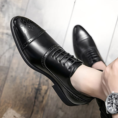 Fulton - Modernos formales zapatos de cuero con detalles brogue para hombres