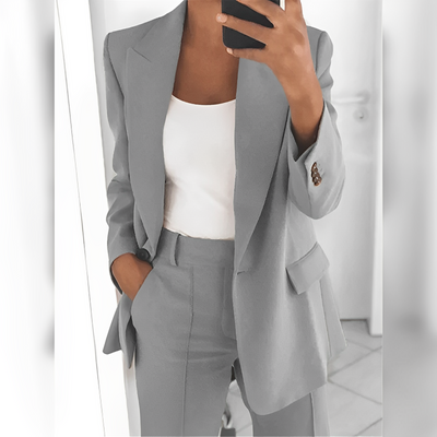 Isabeau – Elegante Traje de Mujer