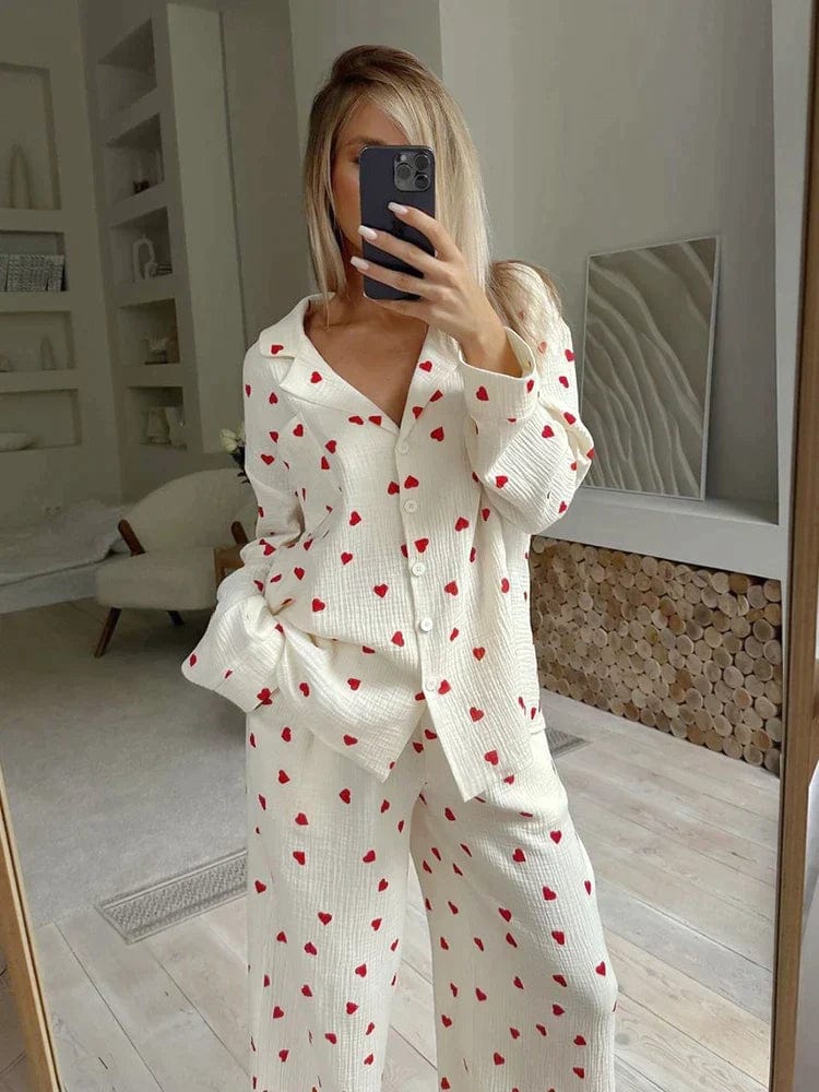 Lola – Pijama Elegante con Motivos de Corazón