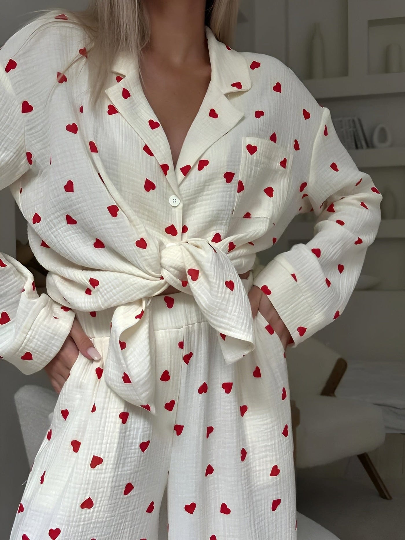 Lola – Pijama Elegante con Motivos de Corazón