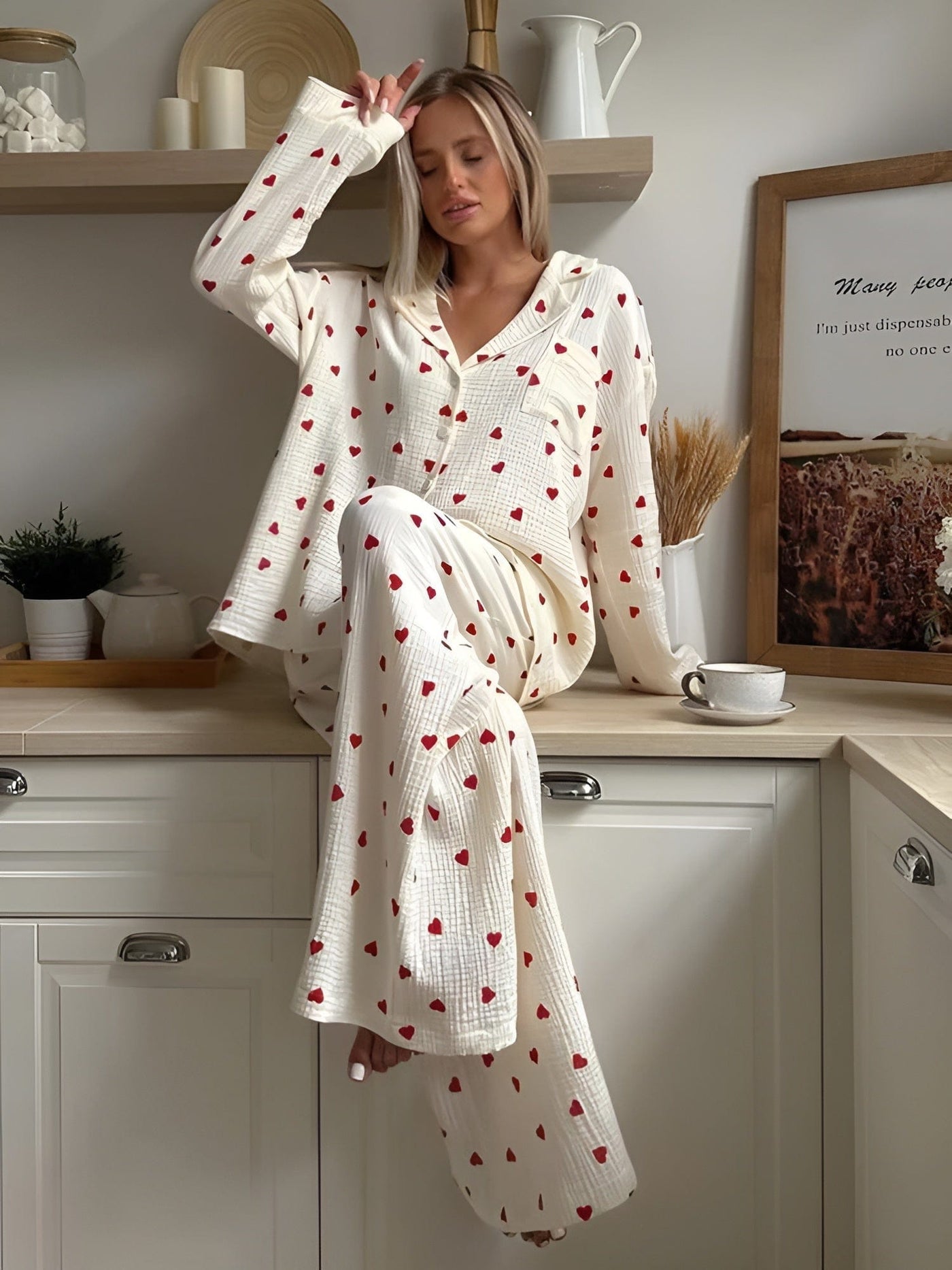 Lola – Pijama Elegante con Motivos de Corazón