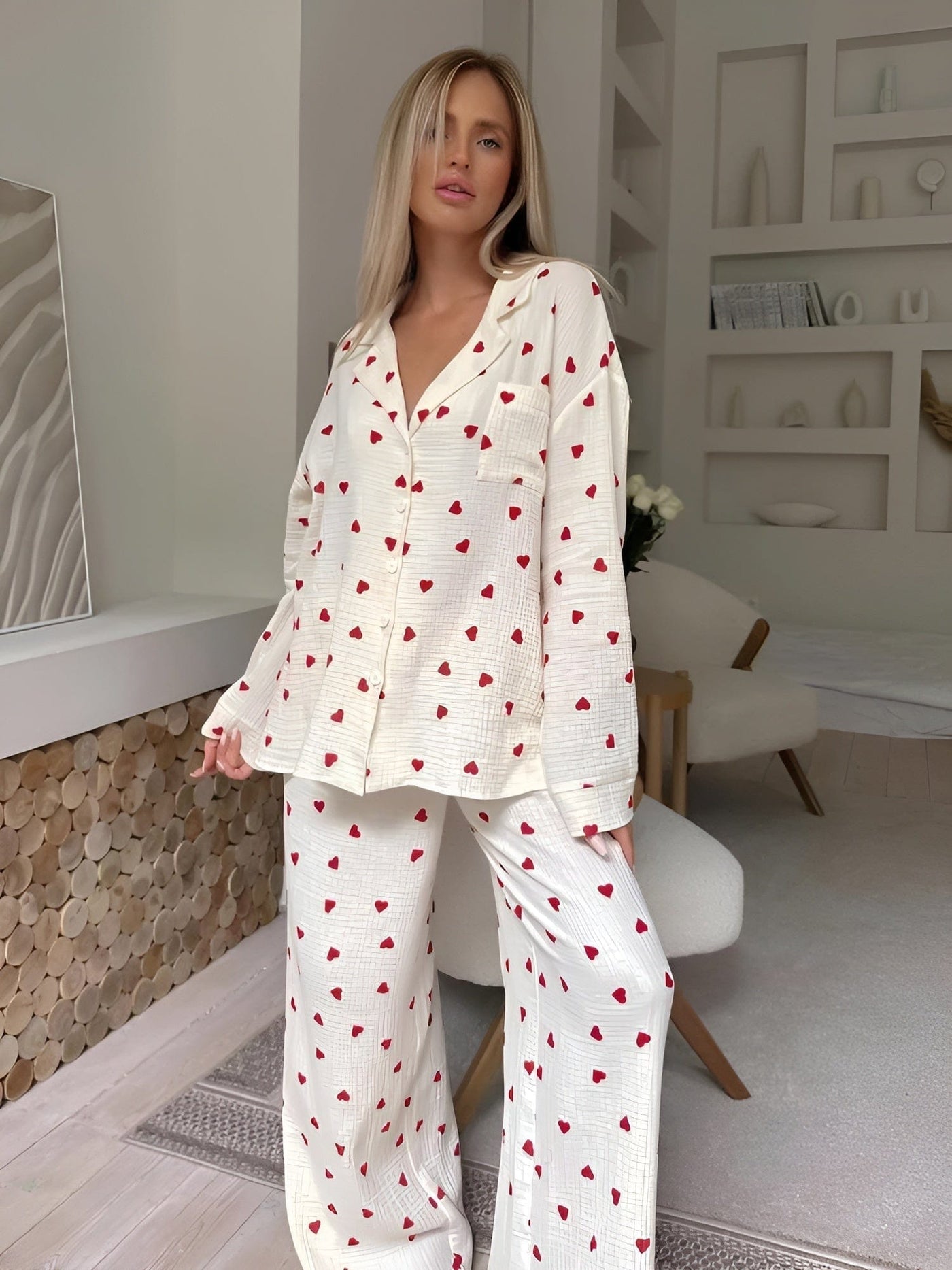 Lola – Pijama Elegante con Motivos de Corazón