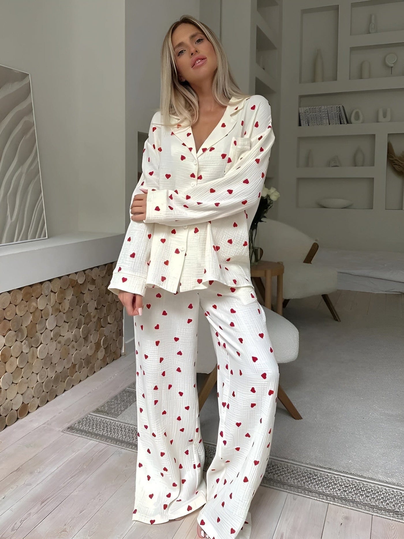 Lola – Pijama Elegante con Motivos de Corazón