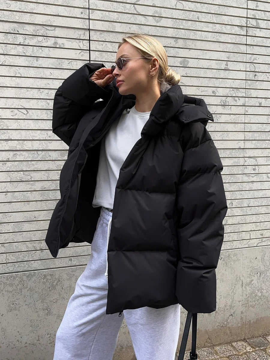Nikole - Corta chaqueta acolchada con capucha para mujer
