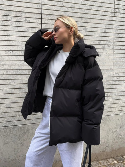 Nikole - Corta chaqueta acolchada con capucha para mujer